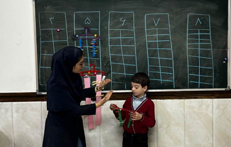 بازی جدول نظام دار با گیره و چوب لباسی 1