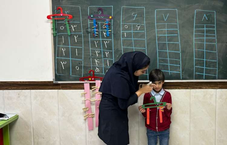 بازی جدول نظام دار با گیره و چوب لباسی 2