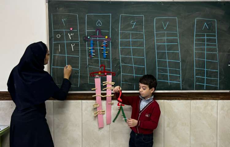 بازی جدول نظام دار با گیره و چوب لباسی 4