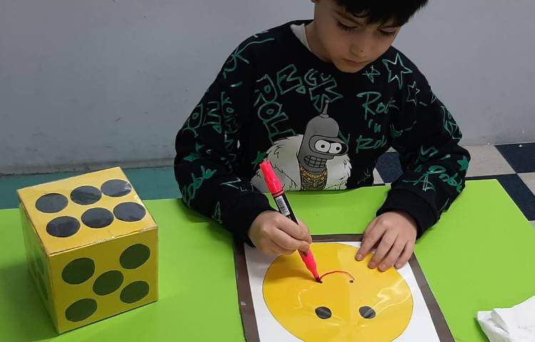 بازی جذاب و هدفمند اعداد و خطوط به همراه پسرانم در کلاس شاپرک 3