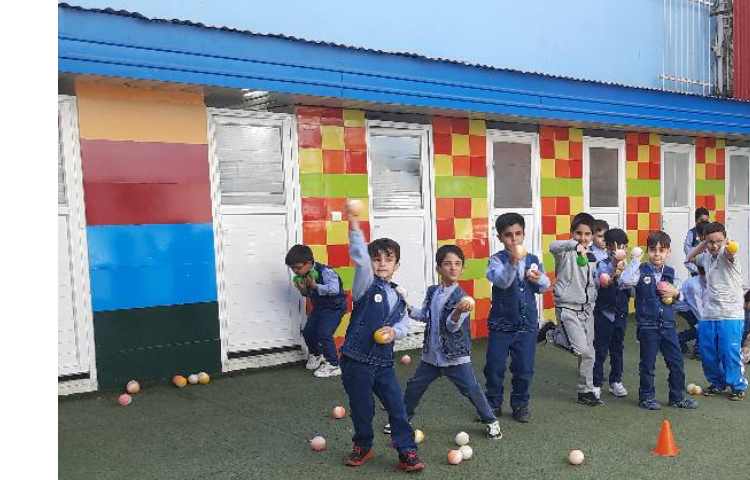 بازی جنگ توپی برای تقویت عظلات بالا تنه تقویت پرتاب با یکدست. 2