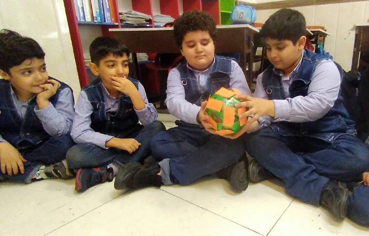 بازی جهت تشخیص rough یا smooth بودنِ لغات چسبانده شده روی توپ 2