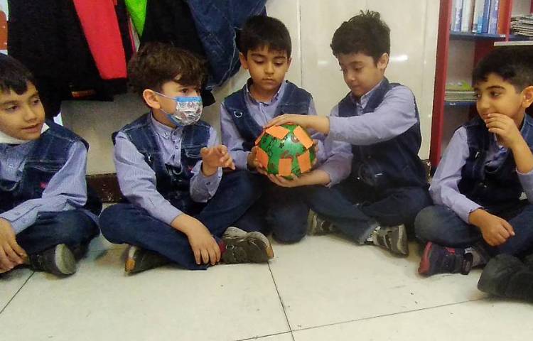 بازی جهت تشخیص rough یا smooth بودنِ لغات چسبانده شده روی توپ 3