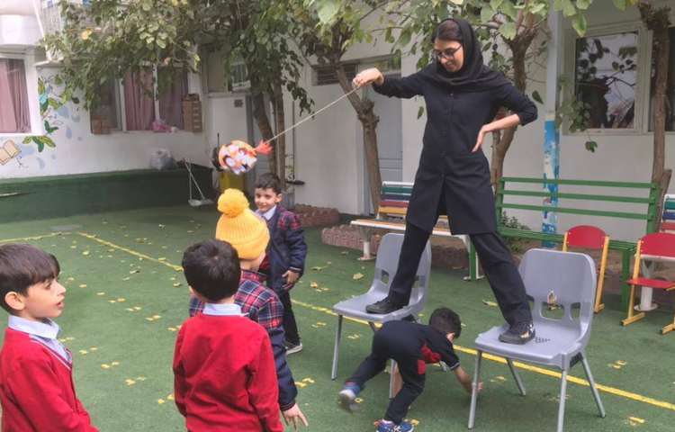 بازی جهت تمرین لغات درس 11 کتاب Picture Dictionary 2