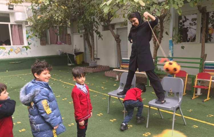 بازی جهت تمرین لغات درس 11 کتاب Picture Dictionary 4