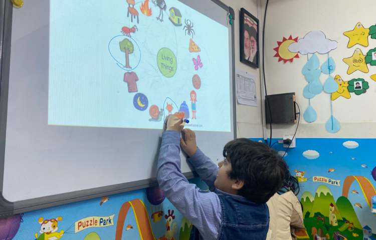 بازی جهت تمرین مفاهیم living things و non living thing 2