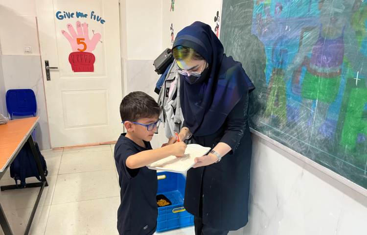 بازی جهت مرور نحوه نوشتن حروف Pp و Ii 2