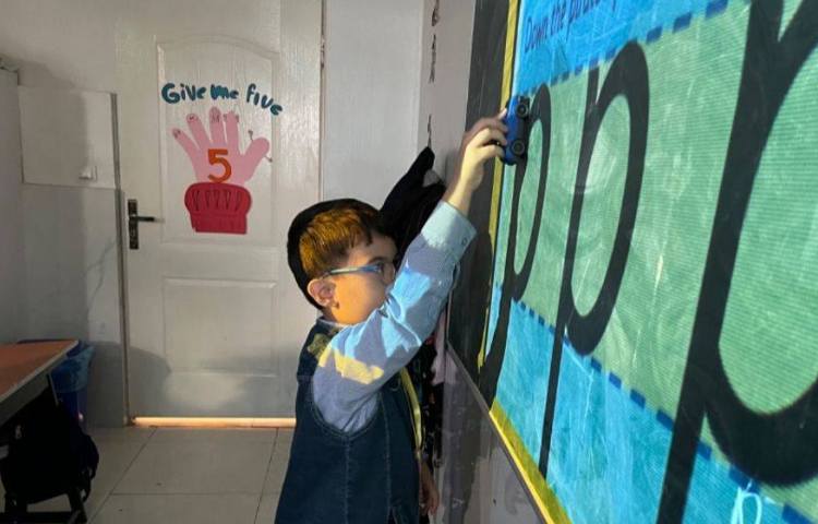 بازی جهت مرور نحوه نوشتن حروف Pp و Ii 3