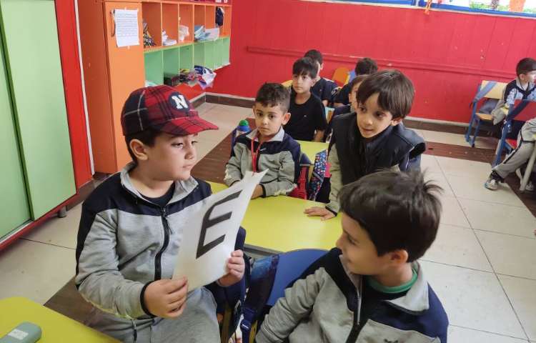 بازی جهت ها با استفاده از علامت های چشم پزشکی 1