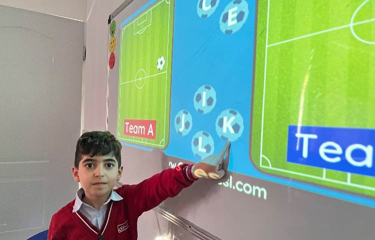 بازی جهت پرسش و پاسخ با لغات مربوط به لباس‌ها-زنگ زبان عمومی 1