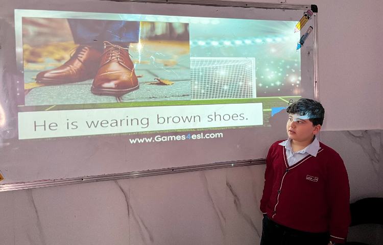 بازی جهت پرسش و پاسخ با لغات مربوط به لباس‌ها-زنگ زبان عمومی 3