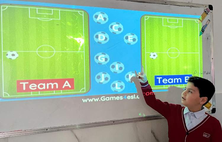 بازی جهت پرسش و پاسخ با لغات مربوط به لباس‌ها-زنگ زبان عمومی 4