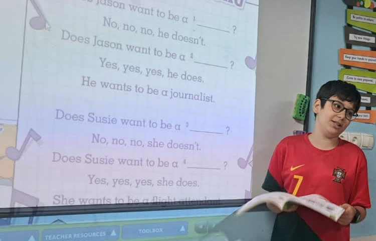 بازی حدس زدن شغل و خواندن شعر در کلاس 2