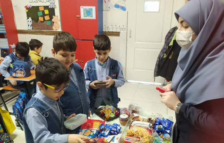 بازی خرید و فروش وسایل با هدف یادگیری ساخت عدد با سکه زنگ ریاضی 2