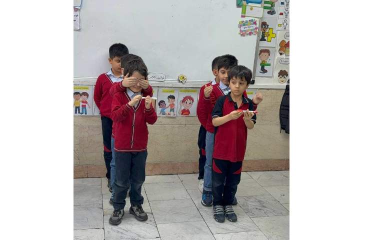 بازی خلاق تمرکز با ماژیک با چشم بسته 7