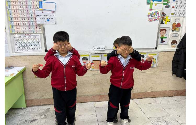 بازی خلاق تمرکز با ماژیک با چشم بسته 8