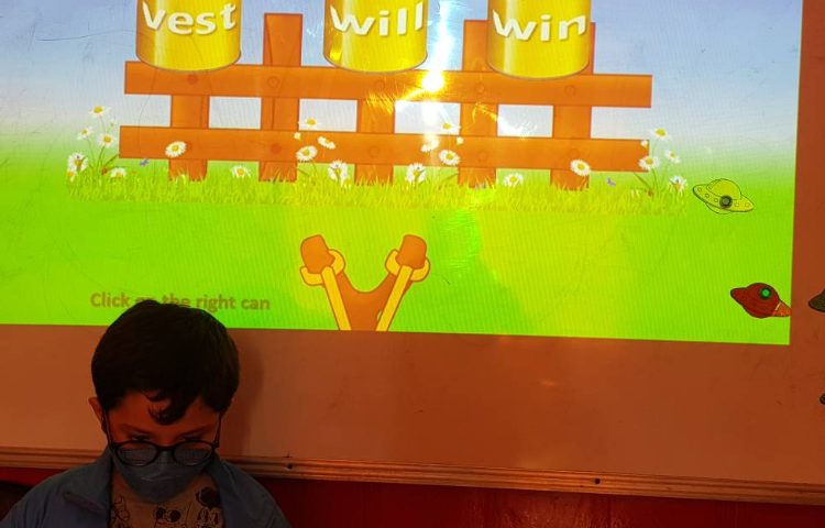 : بازی خواندن کلمات با صدای v،w 2