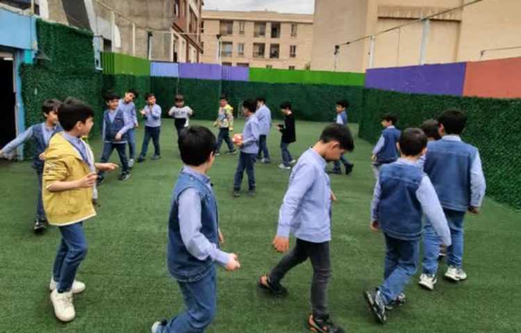 بازی دبستانی، توپ و هدف 2