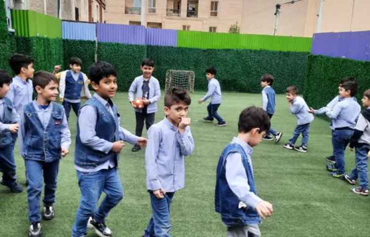 بازی دبستانی، توپ و هدف 4