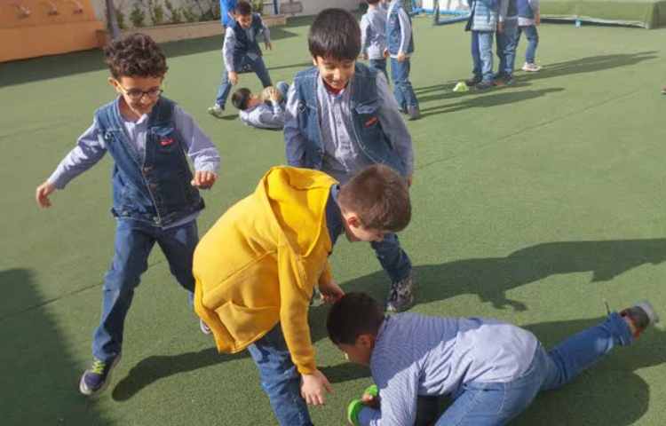 بازی دبستانی حرکت خرچنگی 5