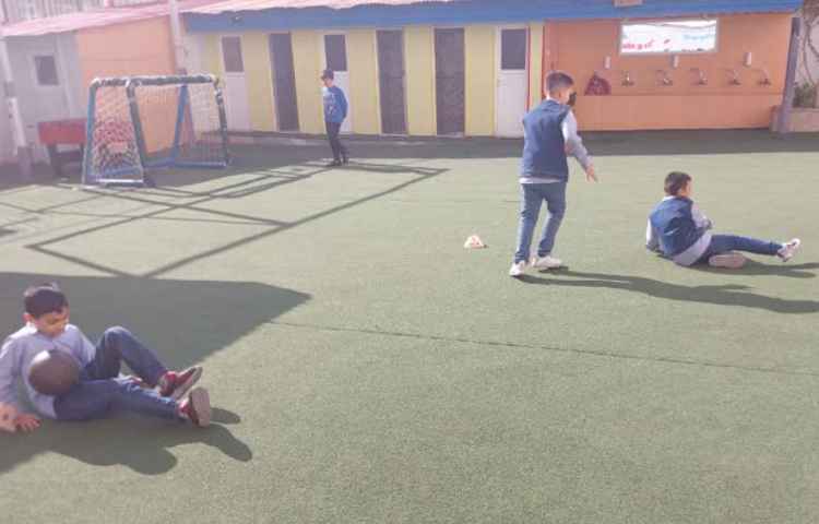 بازی دبستانی حرکت خرچنگی 6