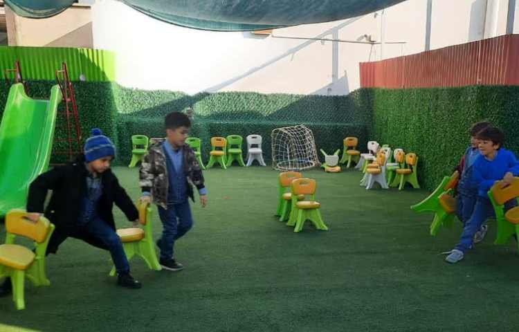 بازی دبستانی، ربودن صندلی 2