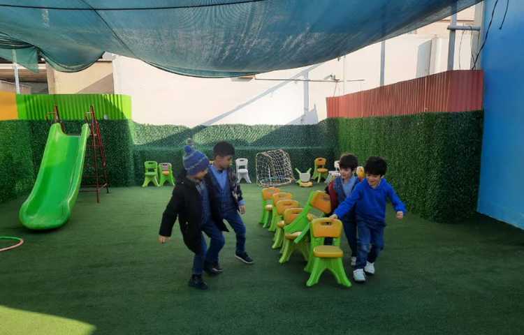 بازی دبستانی، ربودن صندلی