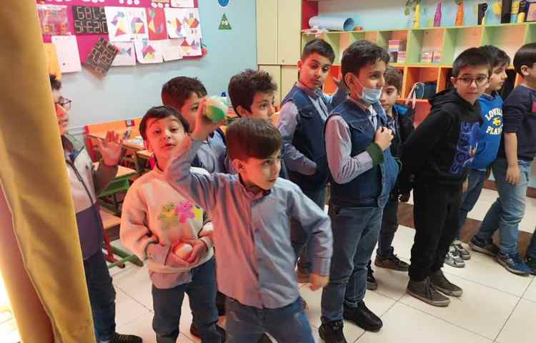 بازی دبستانی پرتاب کن و بترکون 2