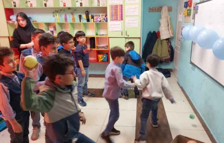 بازی دبستانی پرتاب کن و بترکون 4