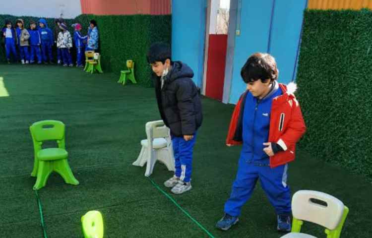 بازی دبستانی پرش از جوی 4