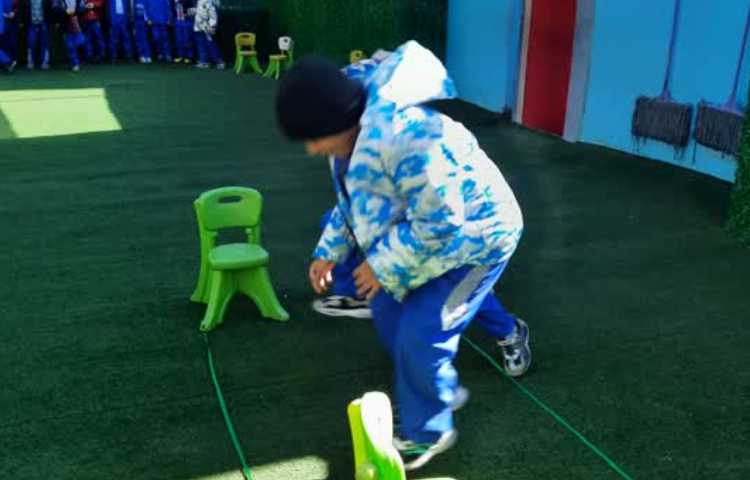 بازی دبستانی پرش از جوی 5