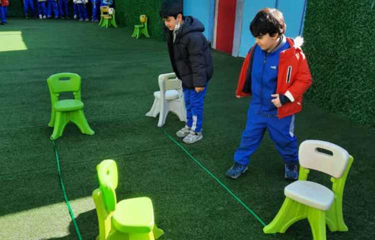 بازی دبستانی پرش از جوی