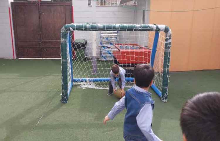 بازی دبستانی پنالتی برعکس 4