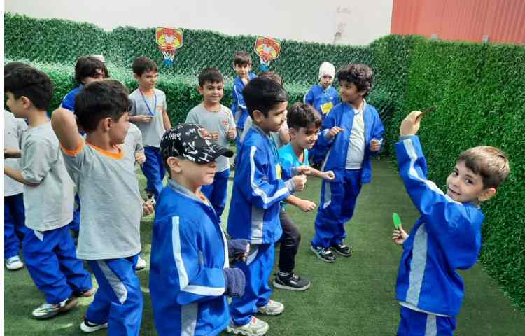 بازی دبستانی ،چراغ راهنمایی و مسابقه حرکت 1