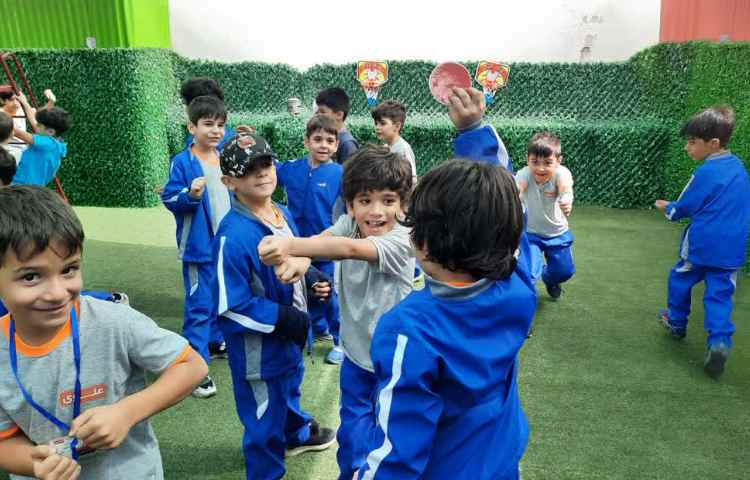 بازی دبستانی ،چراغ راهنمایی و مسابقه حرکت 3