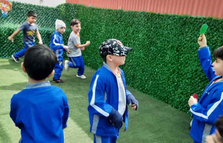 بازی دبستانی ،چراغ راهنمایی و مسابقه حرکت 6