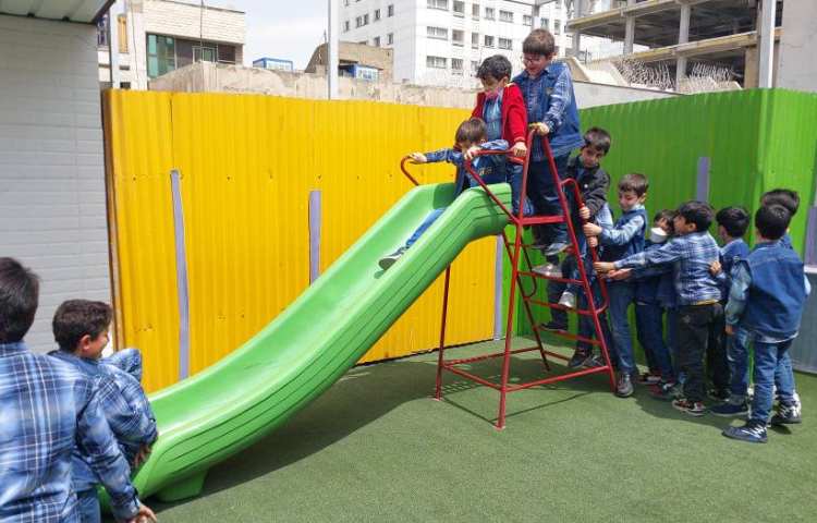 بازی دبستانی (گرگ و گله ، هدف چابکی با اشکال هندسی ) دبستان علوی 5