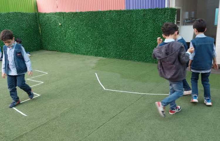 بازی دبستانی 1