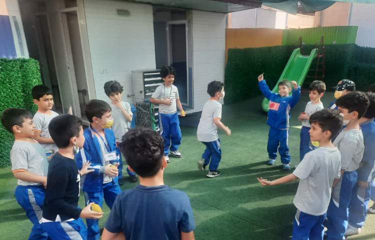 بازی دبستانی