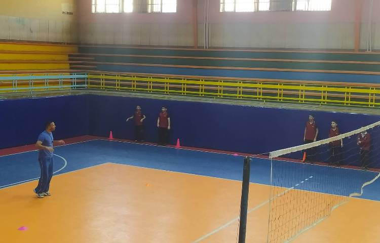 بازی در زمینهای کوچک جهات ارزیابی و بالا رفتن تکنیک فردی در فوتبال. 2