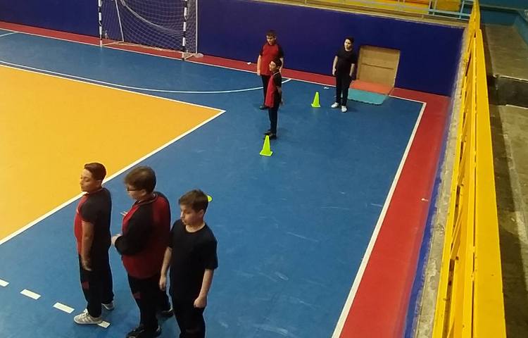 بازی در زمینهای کوچک جهات ارزیابی و بالا رفتن تکنیک فردی در فوتبال. 3