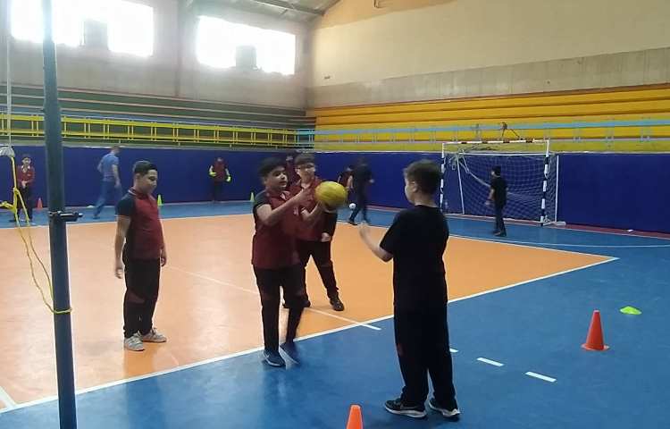 بازی در زمینهای کوچک جهات ارزیابی و بالا رفتن تکنیک فردی در فوتبال.