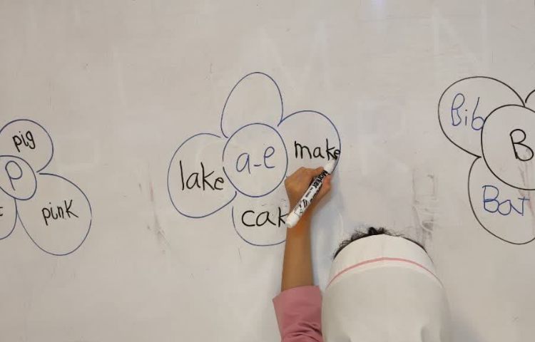 بازی دیکته کلمات و تمرین لغات درس جدید