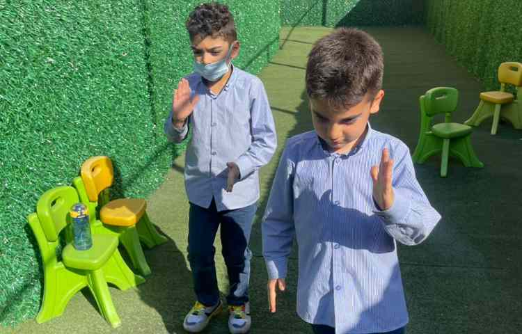 بازی ربات جهت بخش کردن کلمات فارسی