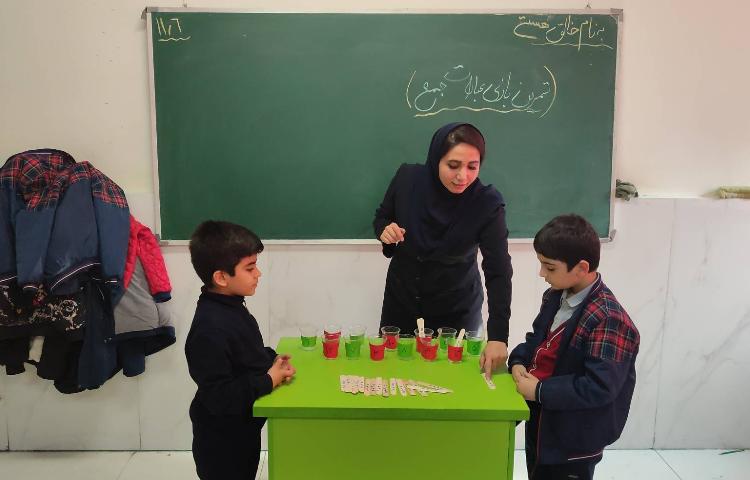 بازی ریاضی جمع درکلاس انجام شد. 3