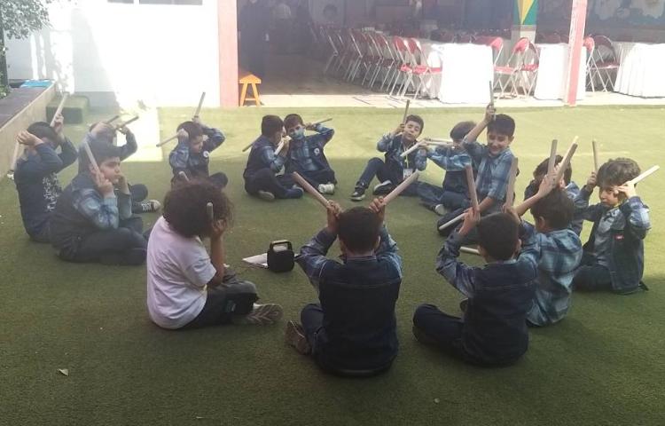 :بازی ریتمیک به وسیله چوبک و موزیک خونه مادر بزرگه، کلاس انگور 3