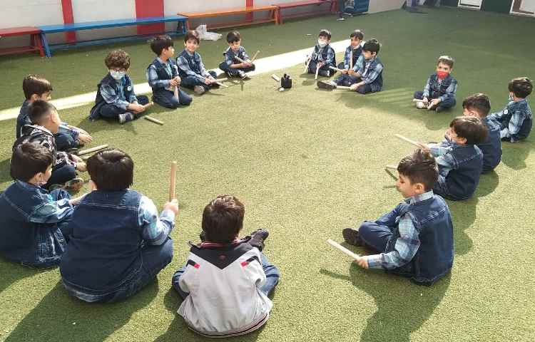 :بازی ریتمیک به وسیله چوبک و موزیک خونه مادر بزرگه، کلاس بادبادک 2