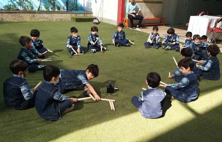 :بازی ریتمیک به وسیله چوبک و موزیک خونه مادر بزرگه، کلاس بادبادک 3