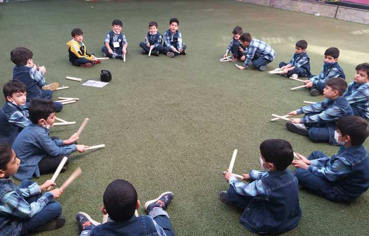 :بازی ریتمیک به وسیله چوبک و موزیک خونه مادر بزرگه، کلاس قاصدک 3