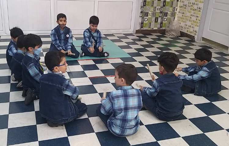 :بازی ریتمیک به وسیله چوبک و موزیک خونه مادر بزرگه، کلاس پرتقال 2